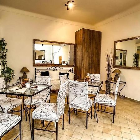 Central 9 Rooms Ermoupoli Luaran gambar