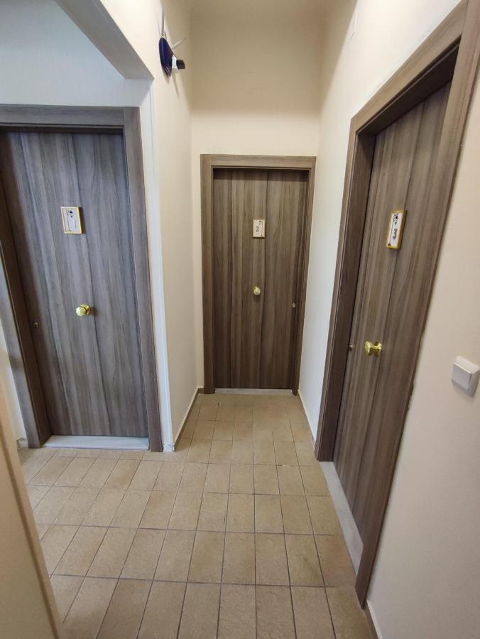 Central 9 Rooms Ermoupoli Luaran gambar