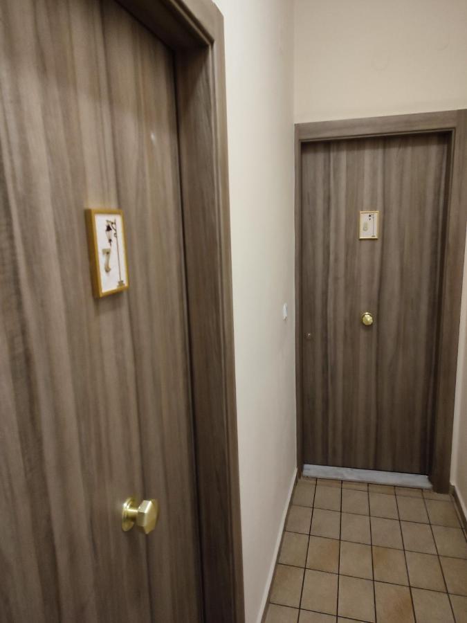 Central 9 Rooms Ermoupoli Luaran gambar