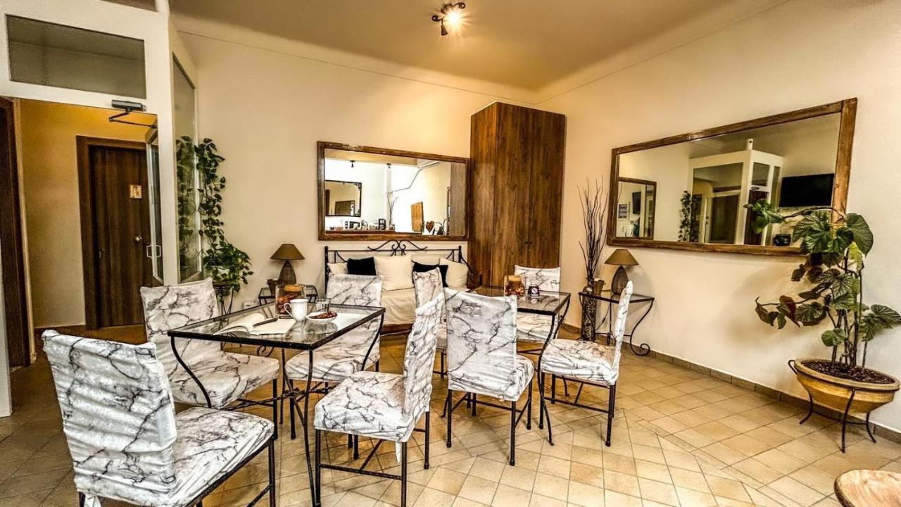 Central 9 Rooms Ermoupoli Luaran gambar