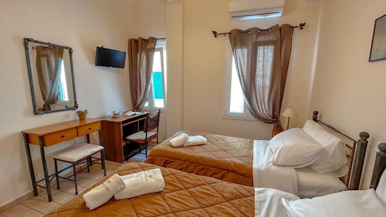 Central 9 Rooms Ermoupoli Luaran gambar