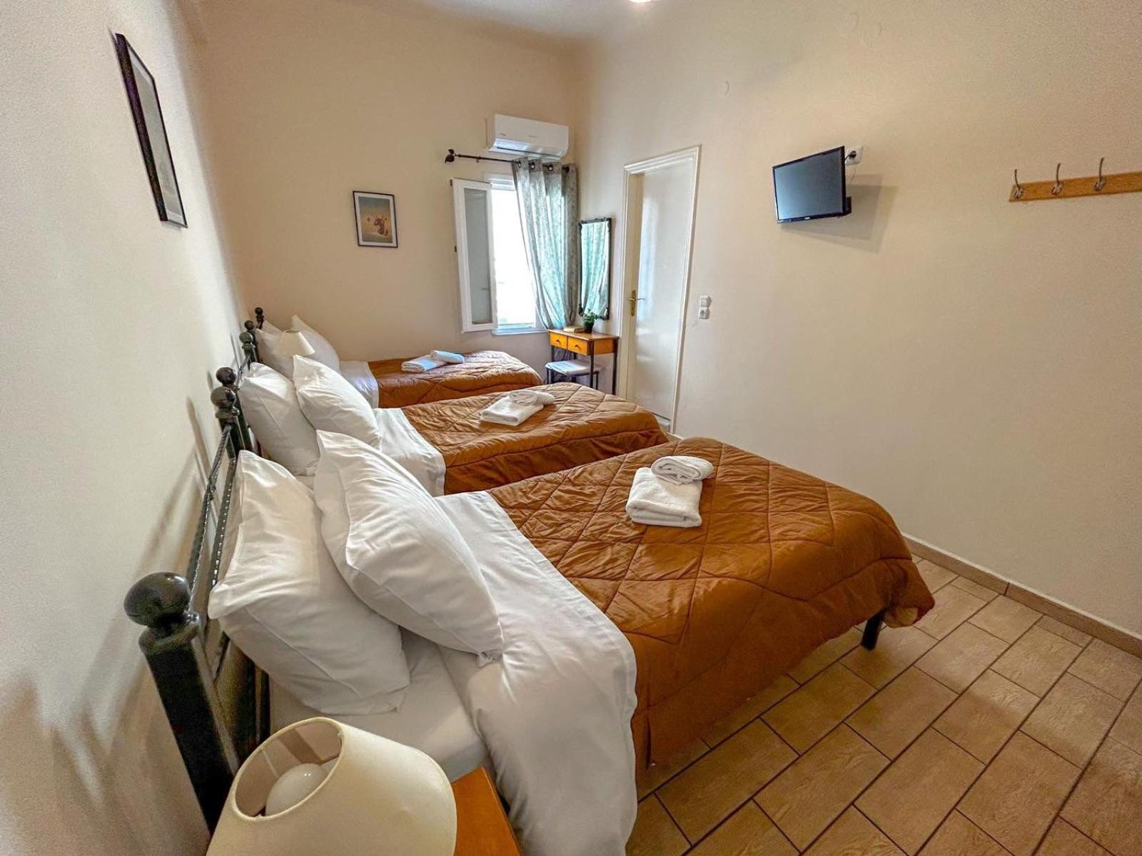 Central 9 Rooms Ermoupoli Luaran gambar