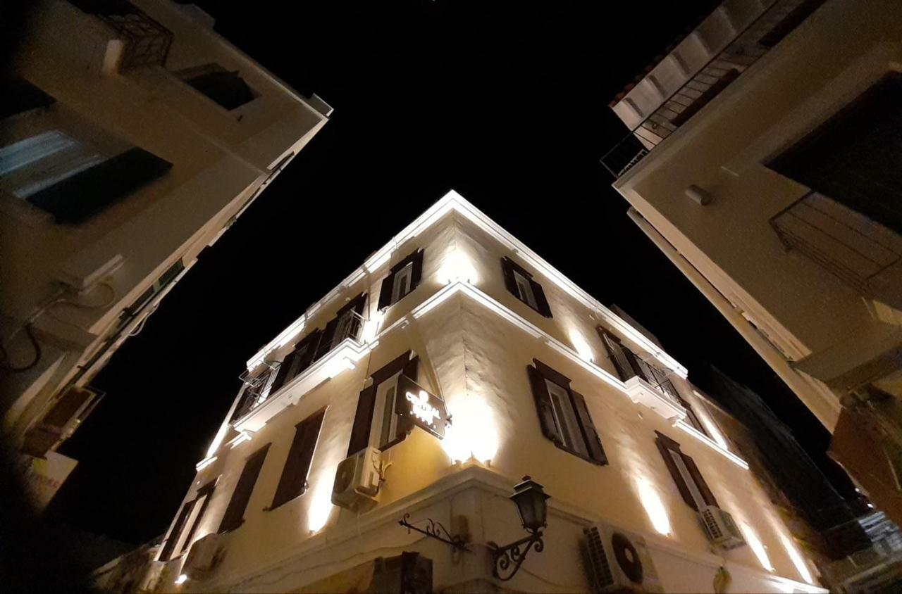 Central 9 Rooms Ermoupoli Luaran gambar