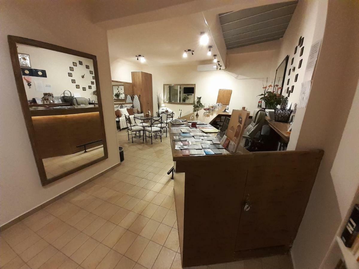 Central 9 Rooms Ermoupoli Luaran gambar